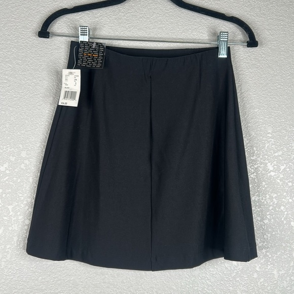 To The Max! Black Classic Career Fit & Flare Mini Skirt Size Small New with tags - Picture 3 of 5